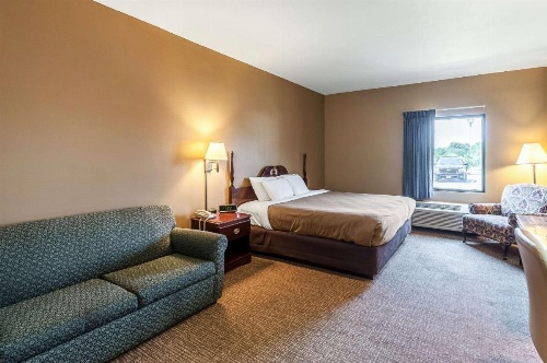 Econo Lodge Inn & Suites Middletown image 17