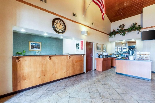 Econo Lodge Inn & Suites Middletown image 24