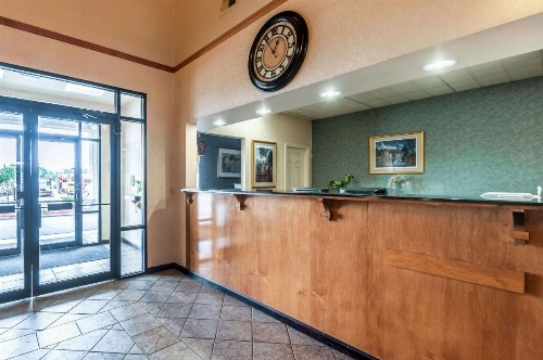 Econo Lodge Inn & Suites Middletown image 25