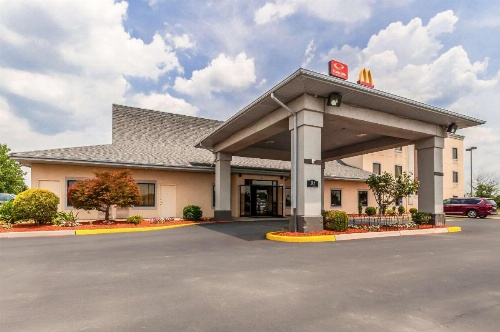 Econo Lodge Inn & Suites Middletown image 27